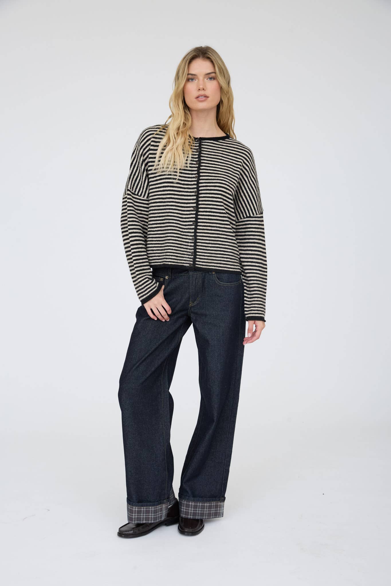 J.O.A STRIPE RAW EDGE BUTTON DOWN LONG SLEEVE CARDIGAN