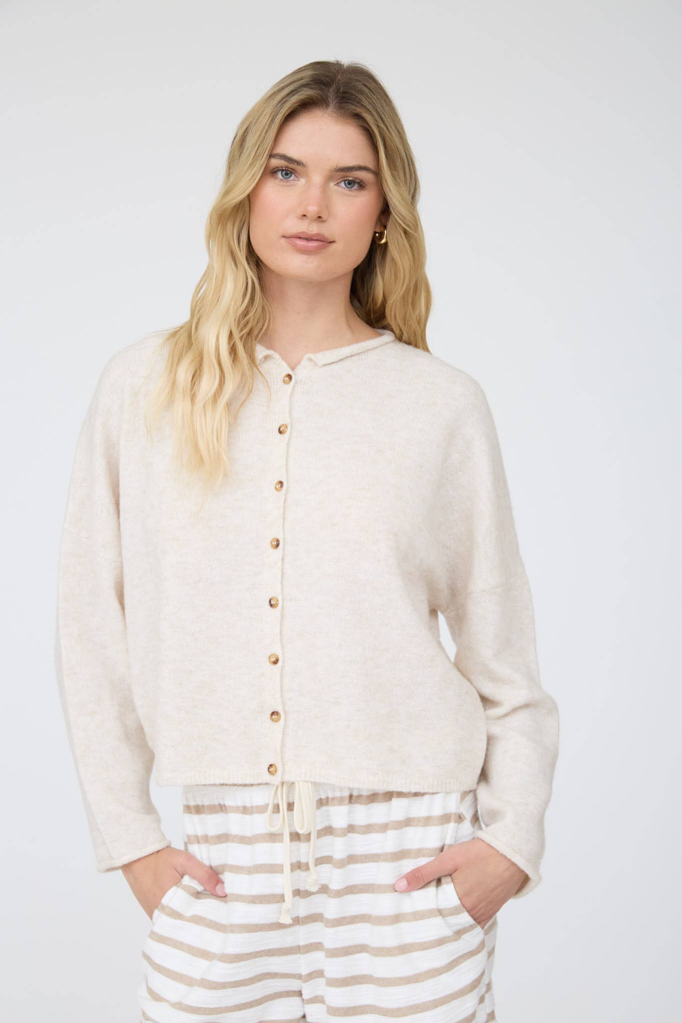 J.O.A LIGHTWEIGHT BUTTON DOWN KNIT CARDIGAN