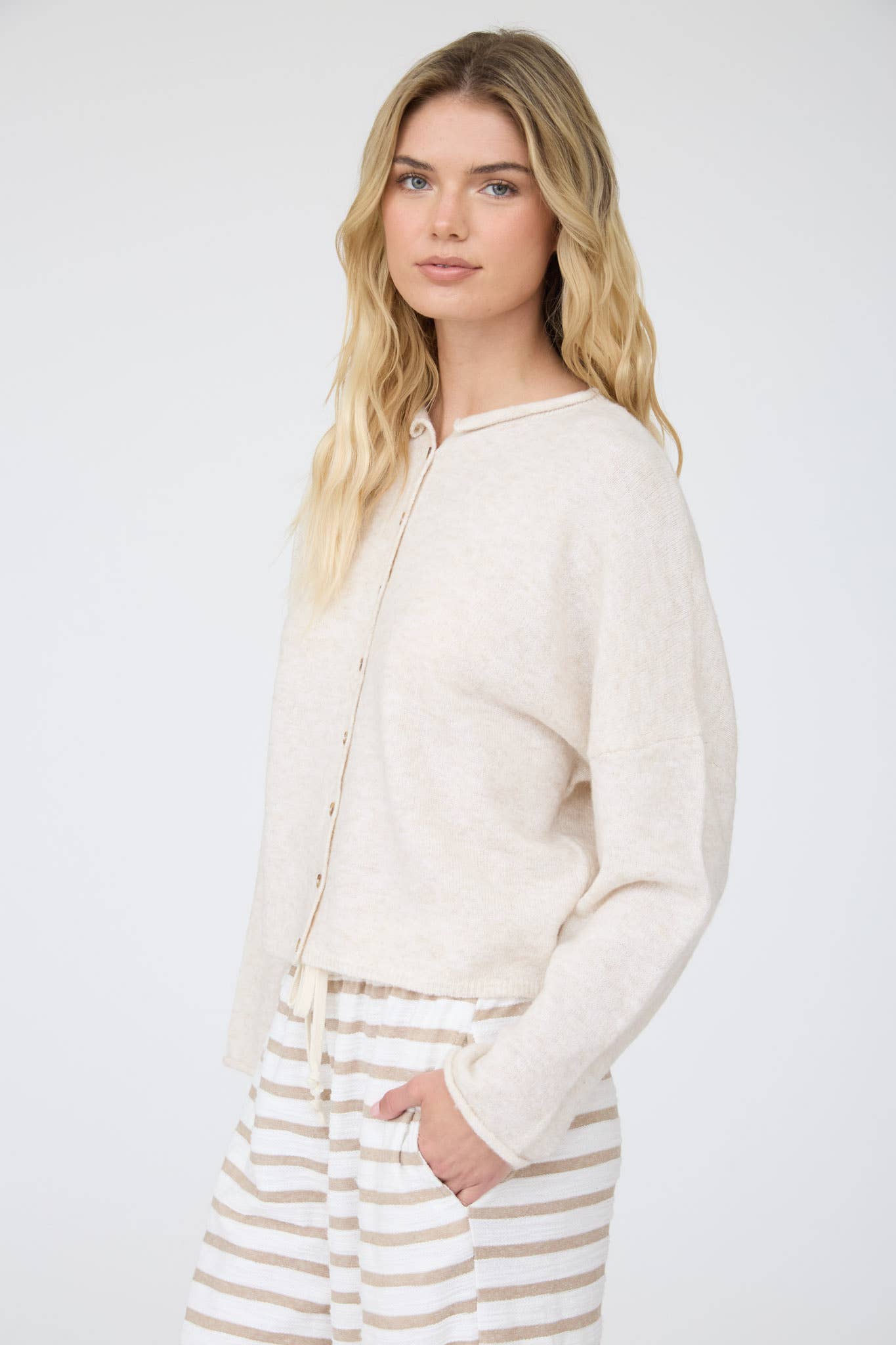 J.O.A LIGHTWEIGHT BUTTON DOWN KNIT CARDIGAN