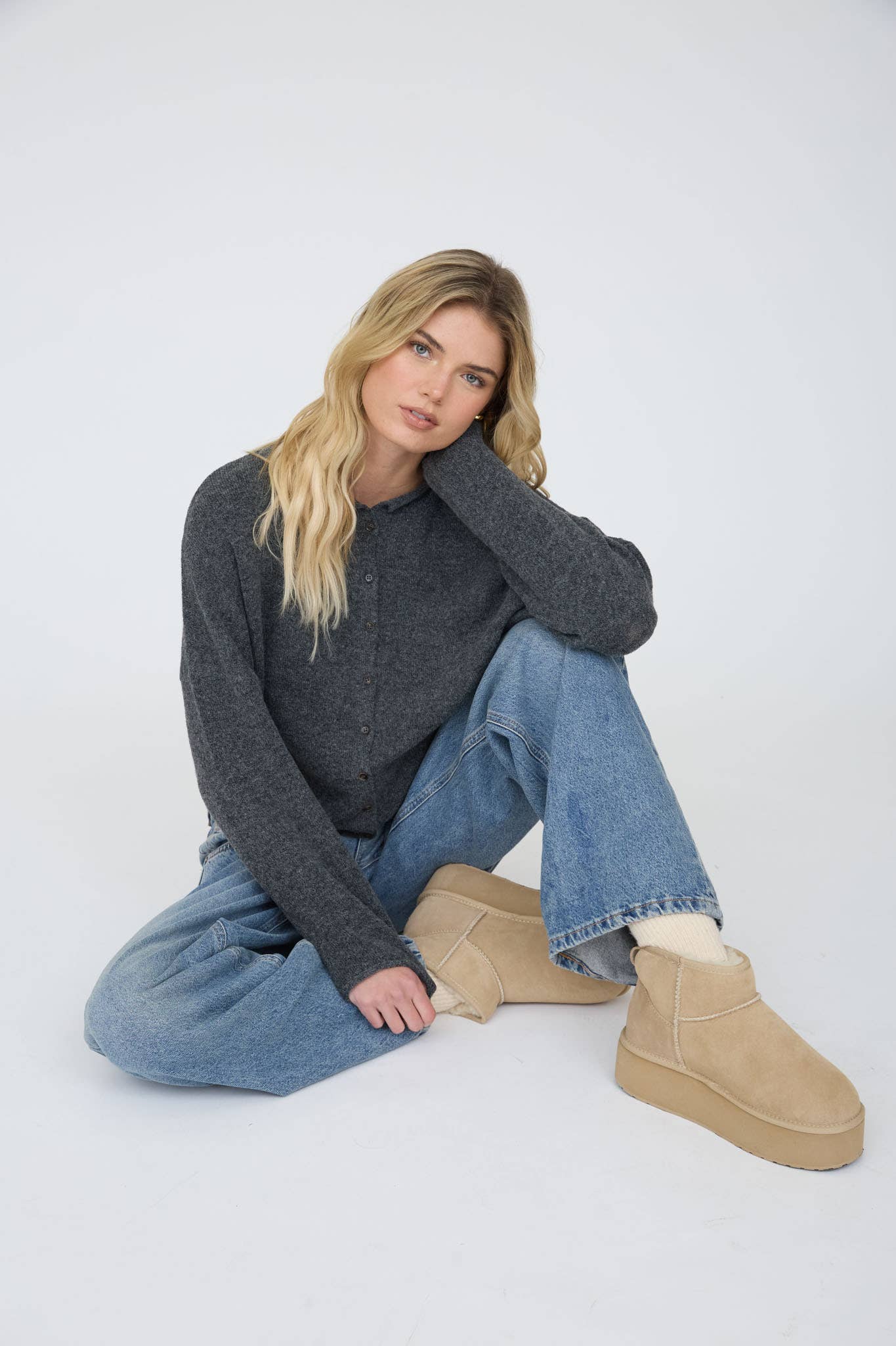 J.O.A LIGHTWEIGHT BUTTON DOWN KNIT CARDIGAN