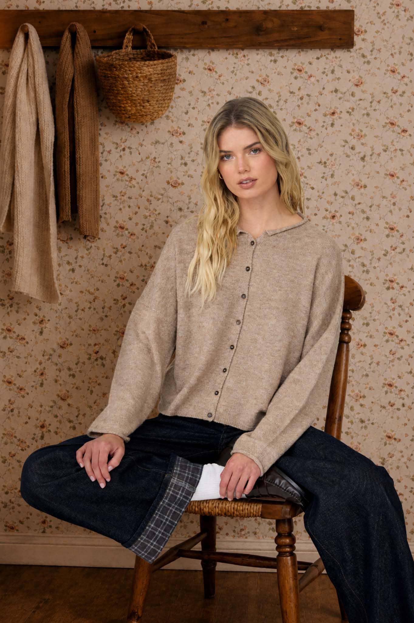 J.O.A LIGHTWEIGHT BUTTON DOWN KNIT CARDIGAN