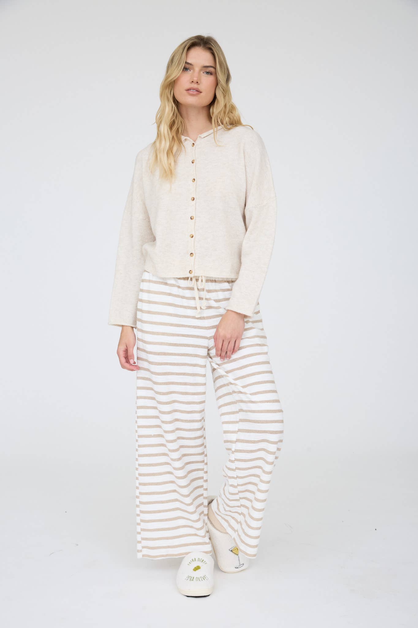 J.O.A LIGHTWEIGHT BUTTON DOWN KNIT CARDIGAN