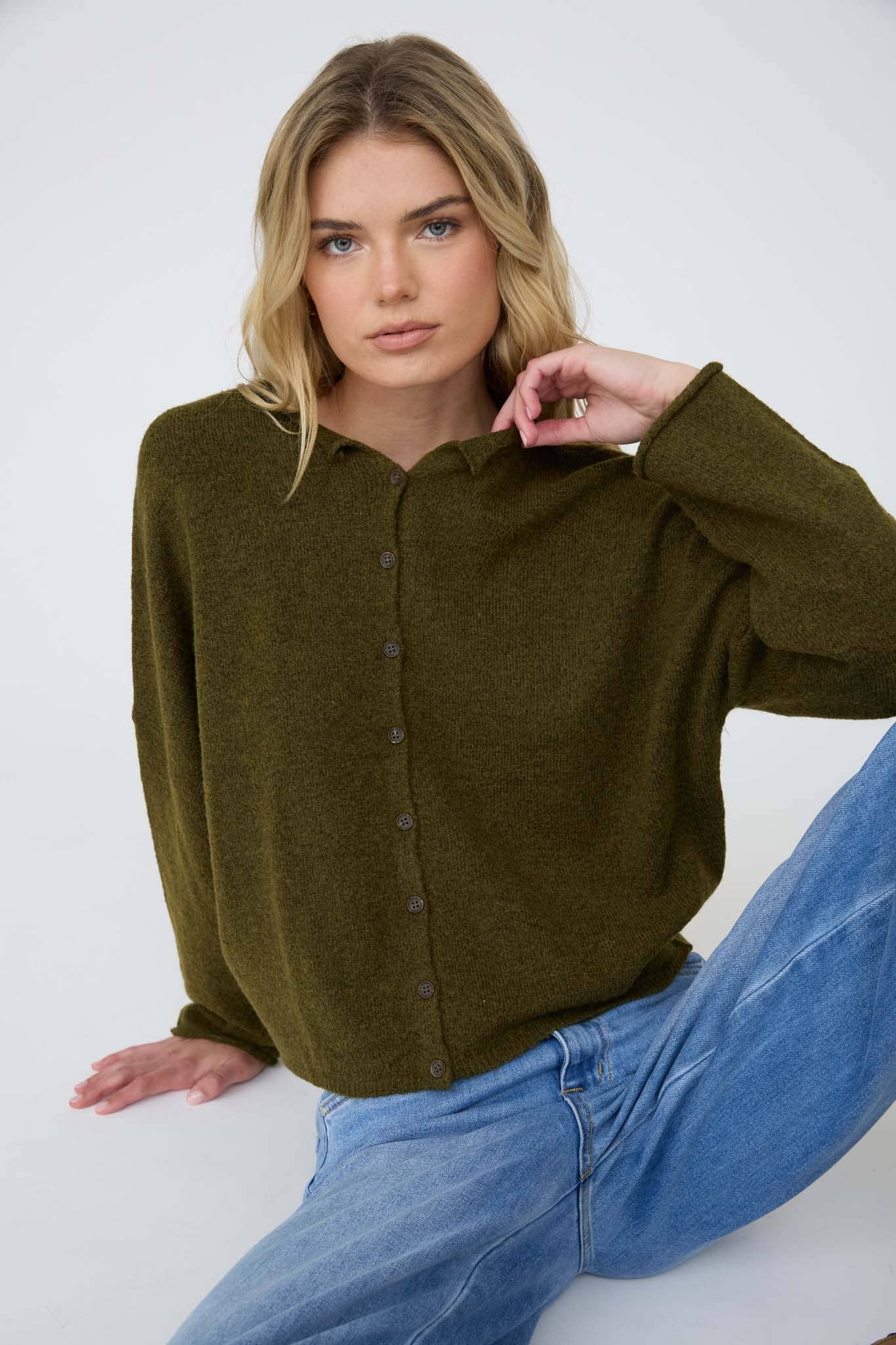J.O.A OLIVE LIGHTWEIGHT BUTTON DOWN KNIT CARDIGAN