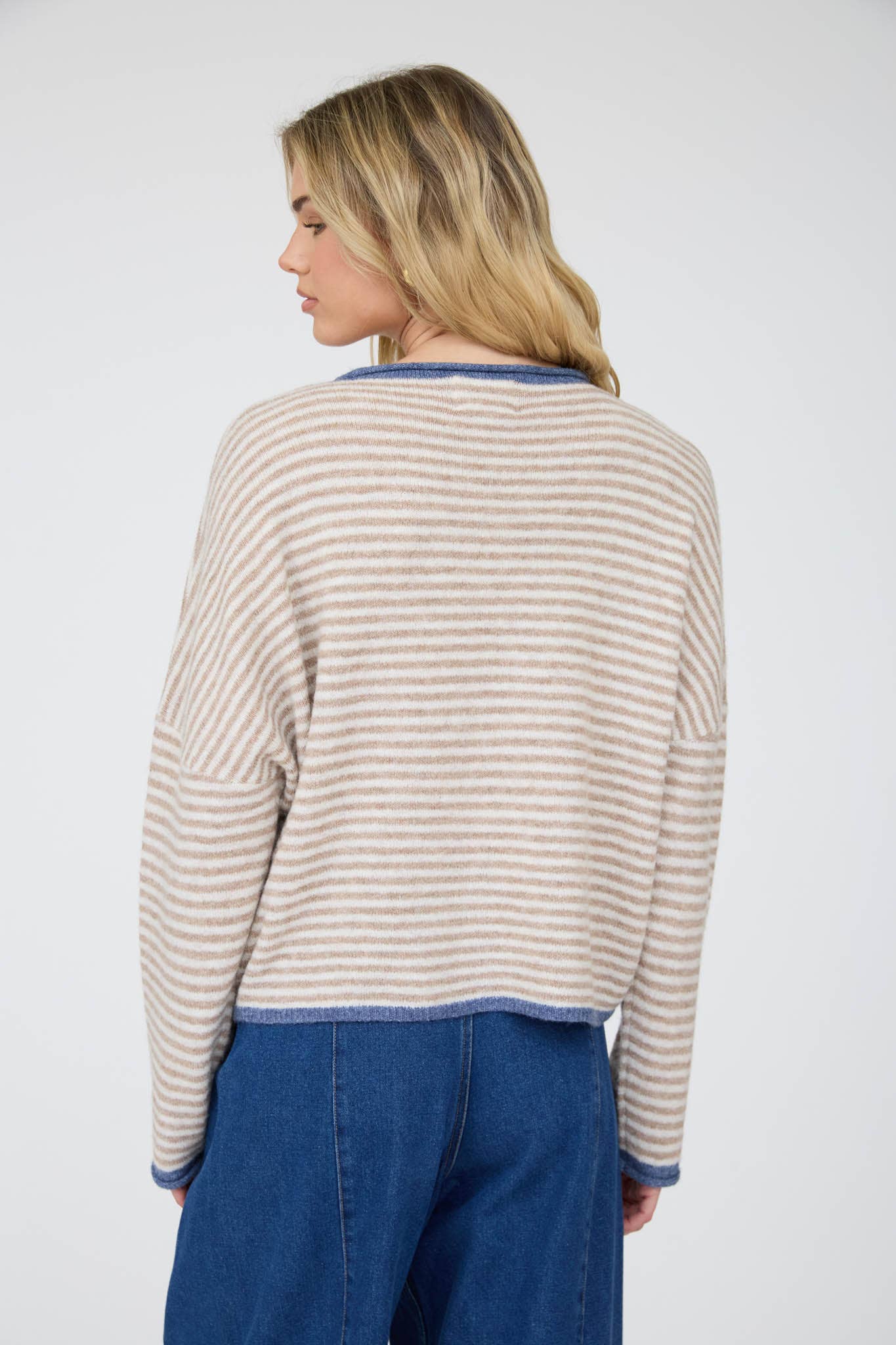 J.O.A STRIPE RAW EDGE BUTTON DOWN LONG SLEEVE CARDIGAN
