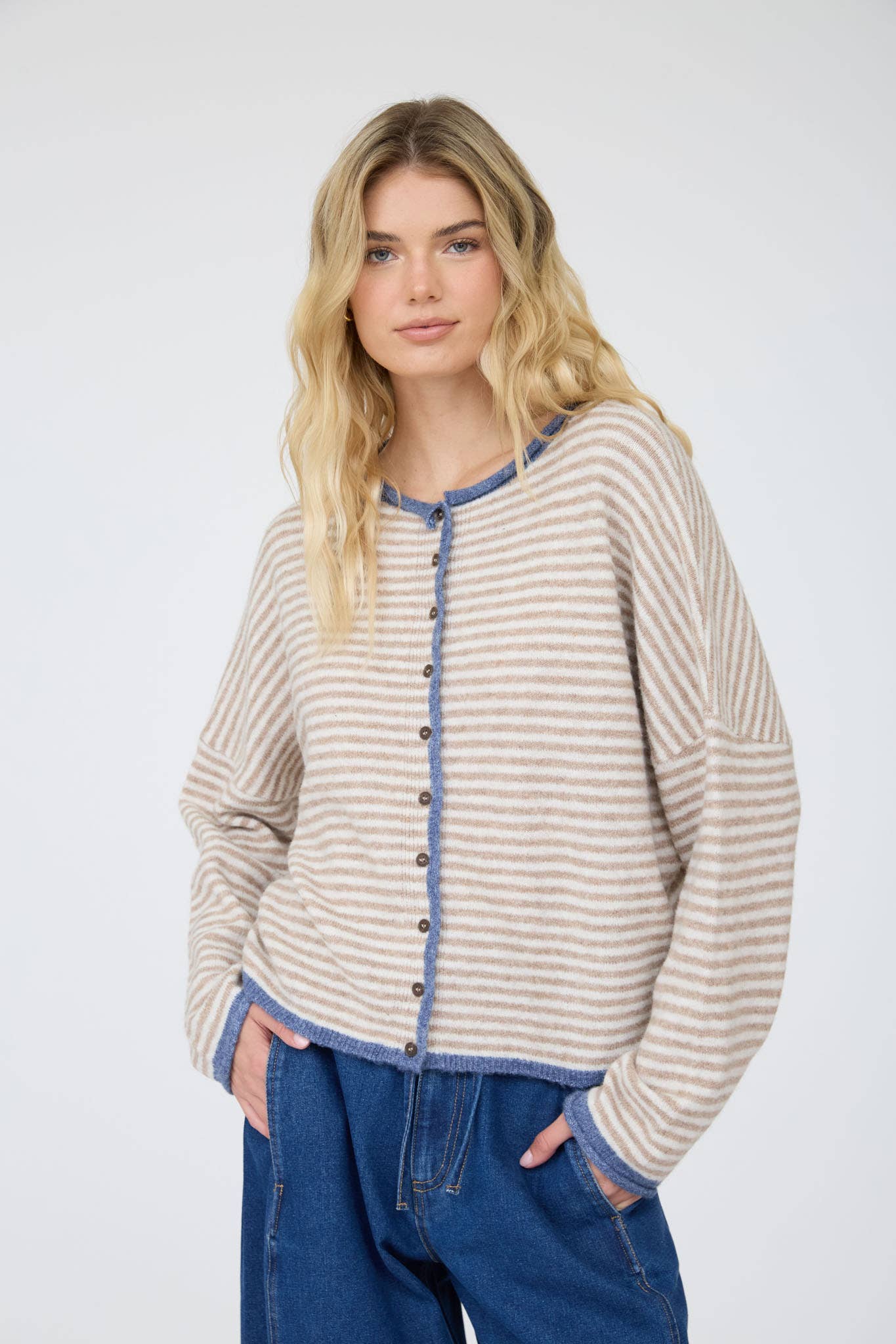 J.O.A STRIPE RAW EDGE BUTTON DOWN LONG SLEEVE CARDIGAN