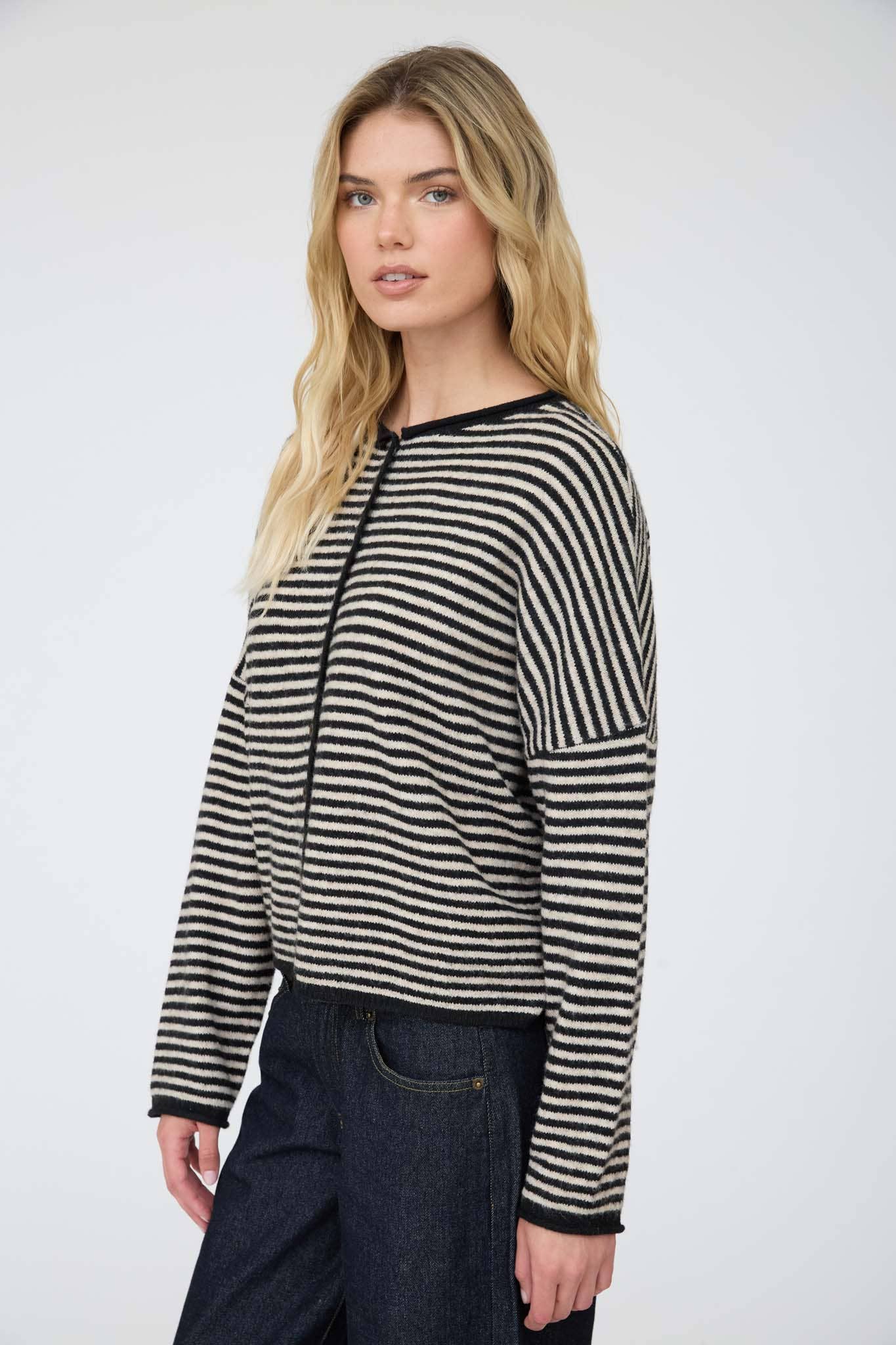 J.O.A STRIPE RAW EDGE BUTTON DOWN LONG SLEEVE CARDIGAN