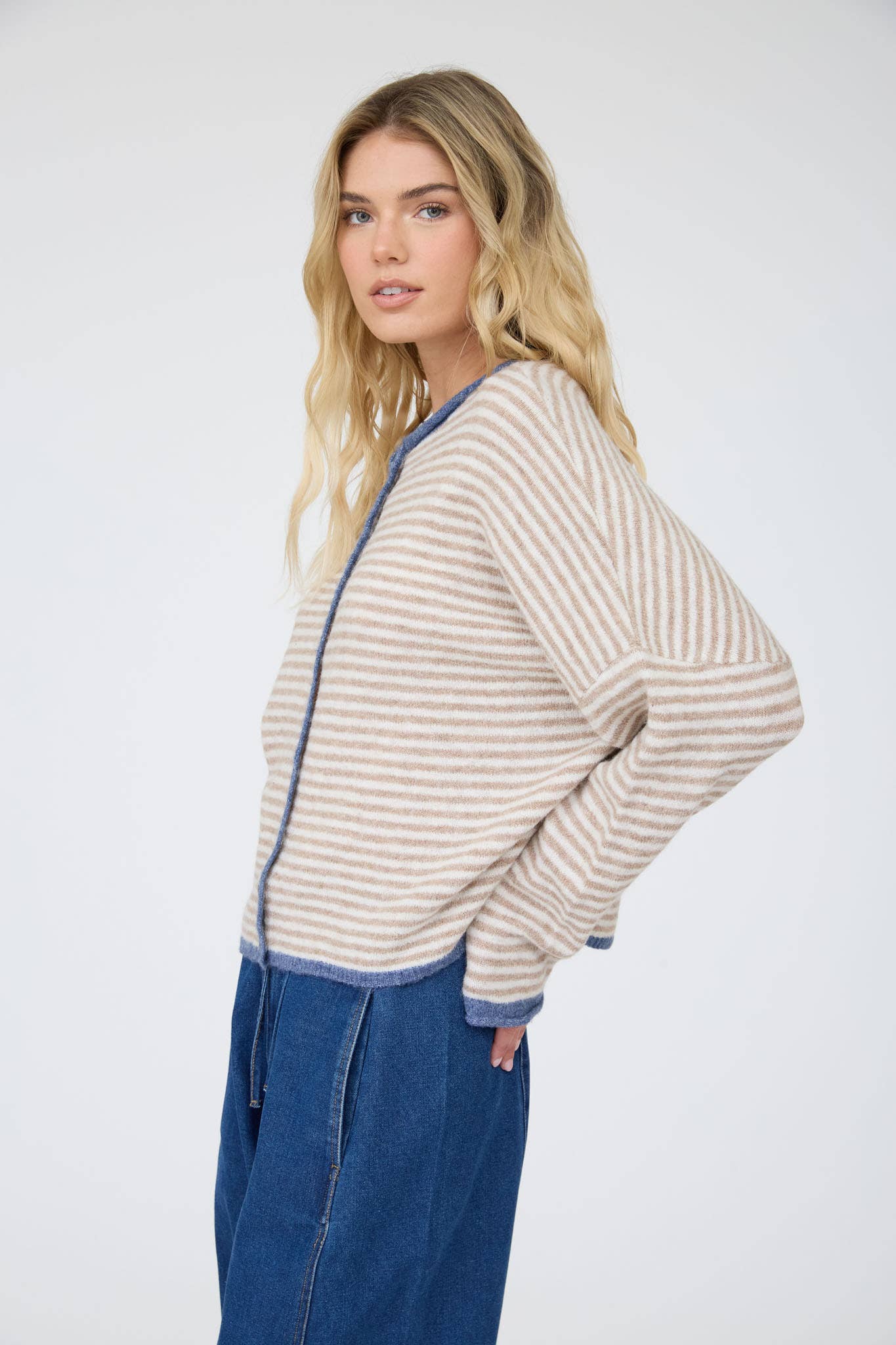 J.O.A STRIPE RAW EDGE BUTTON DOWN LONG SLEEVE CARDIGAN