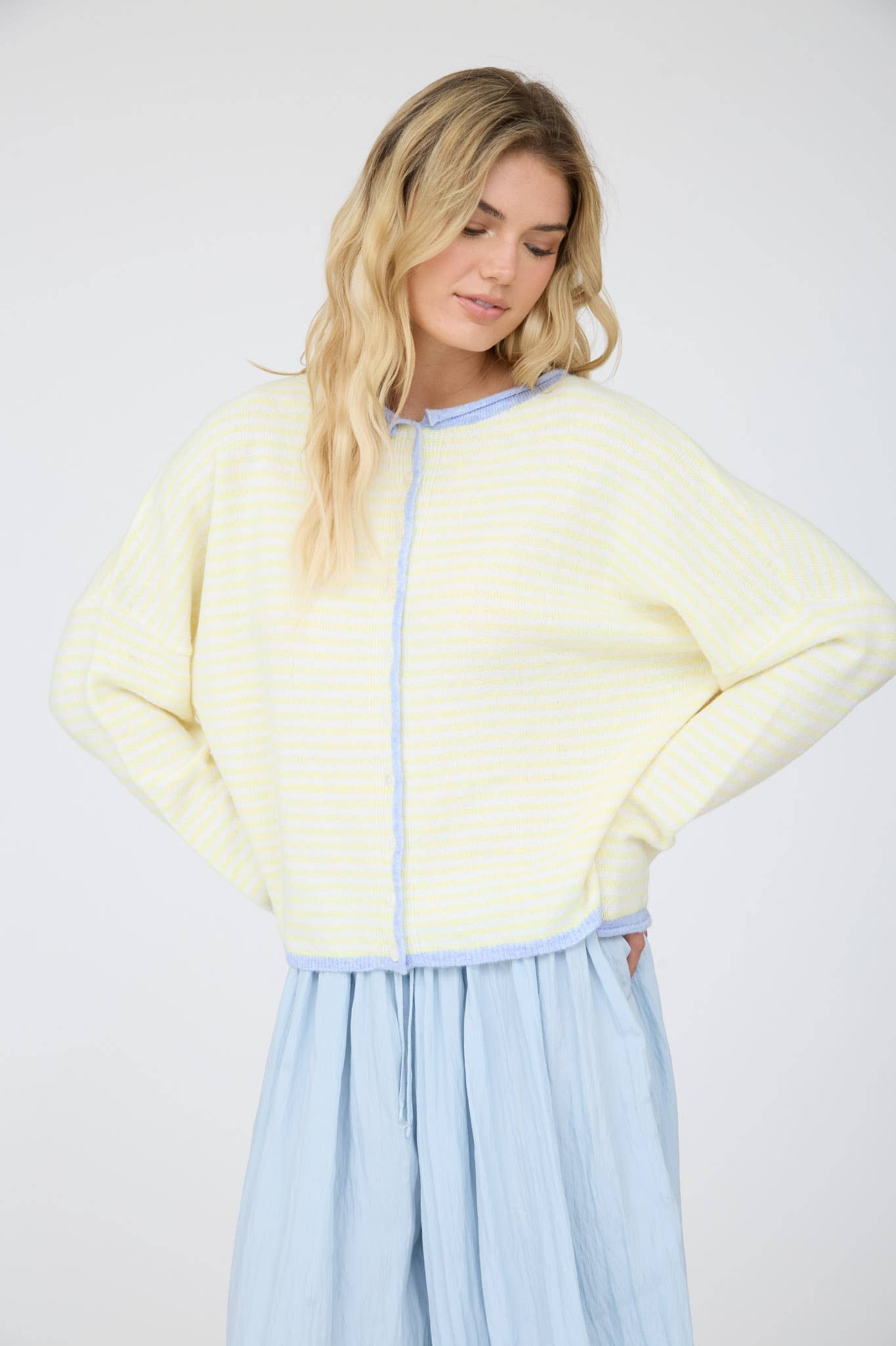 J.O.A STRIPE RAW EDGE BUTTON DOWN LONG SLEEVE CARDIGAN