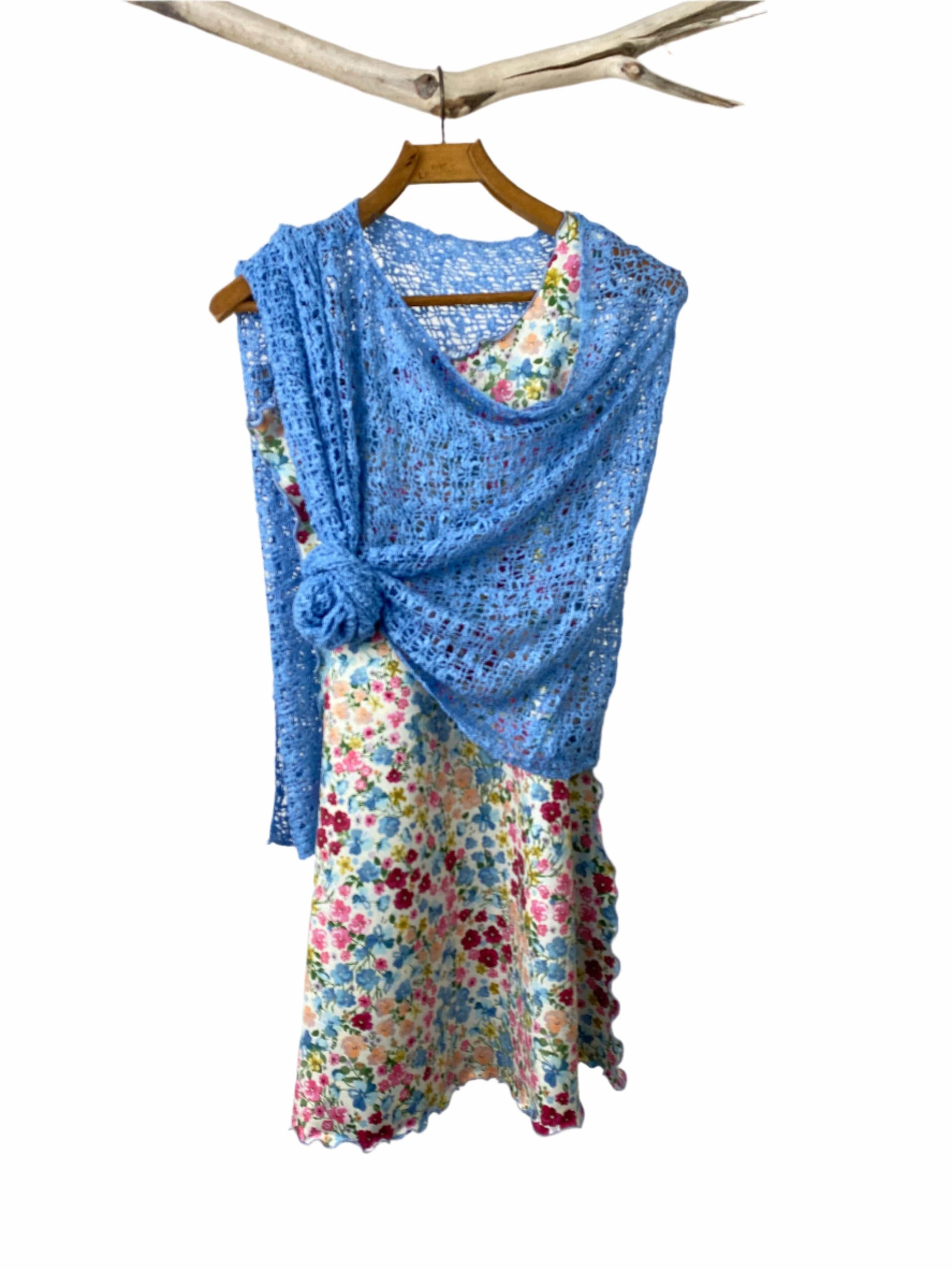 Tanami Poncho Cornflower Popcorn Knit Poncho Biasa (Cornflower)