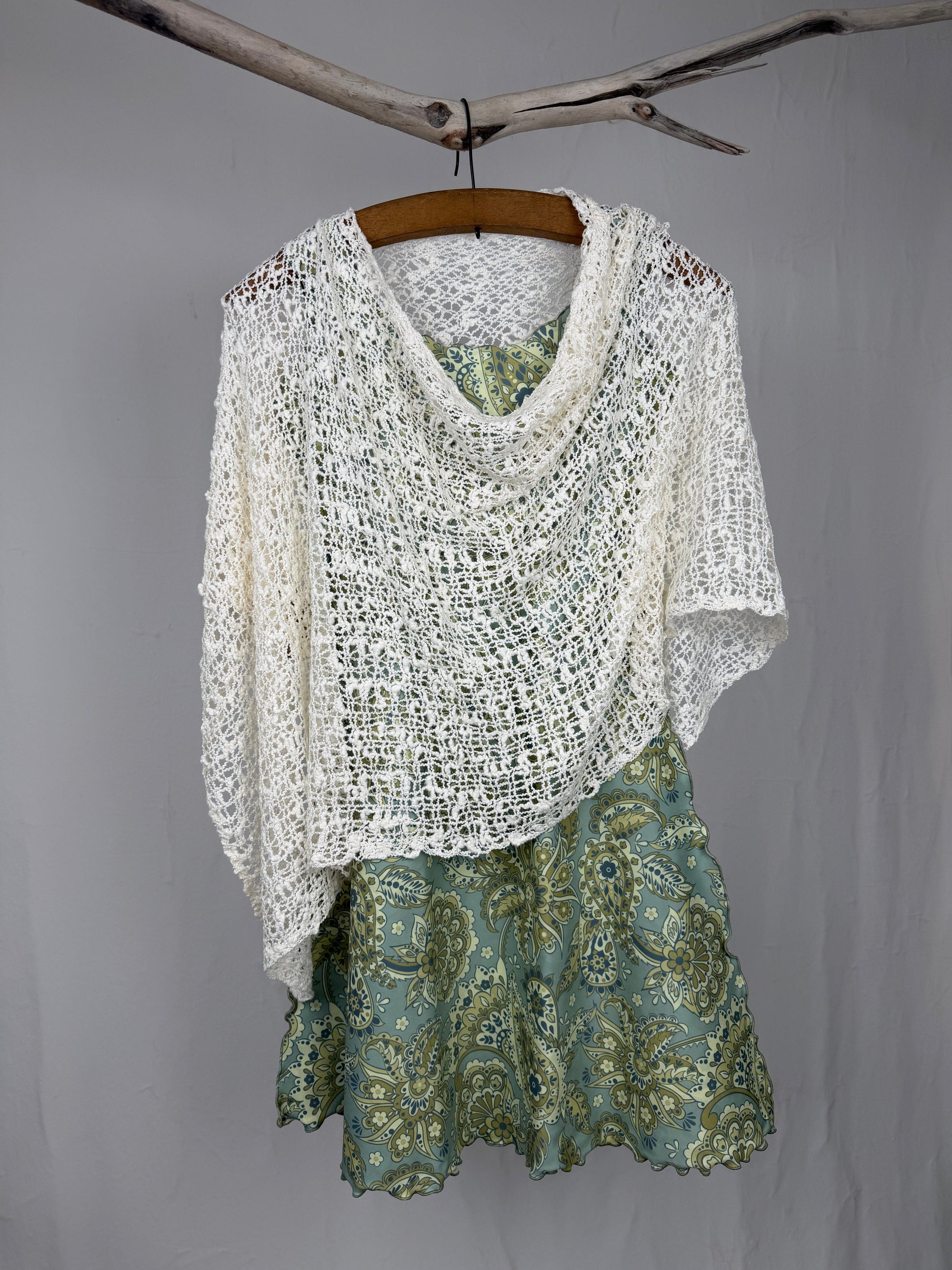Tanami Poncho Off White Popcorn Knit Poncho Biasa