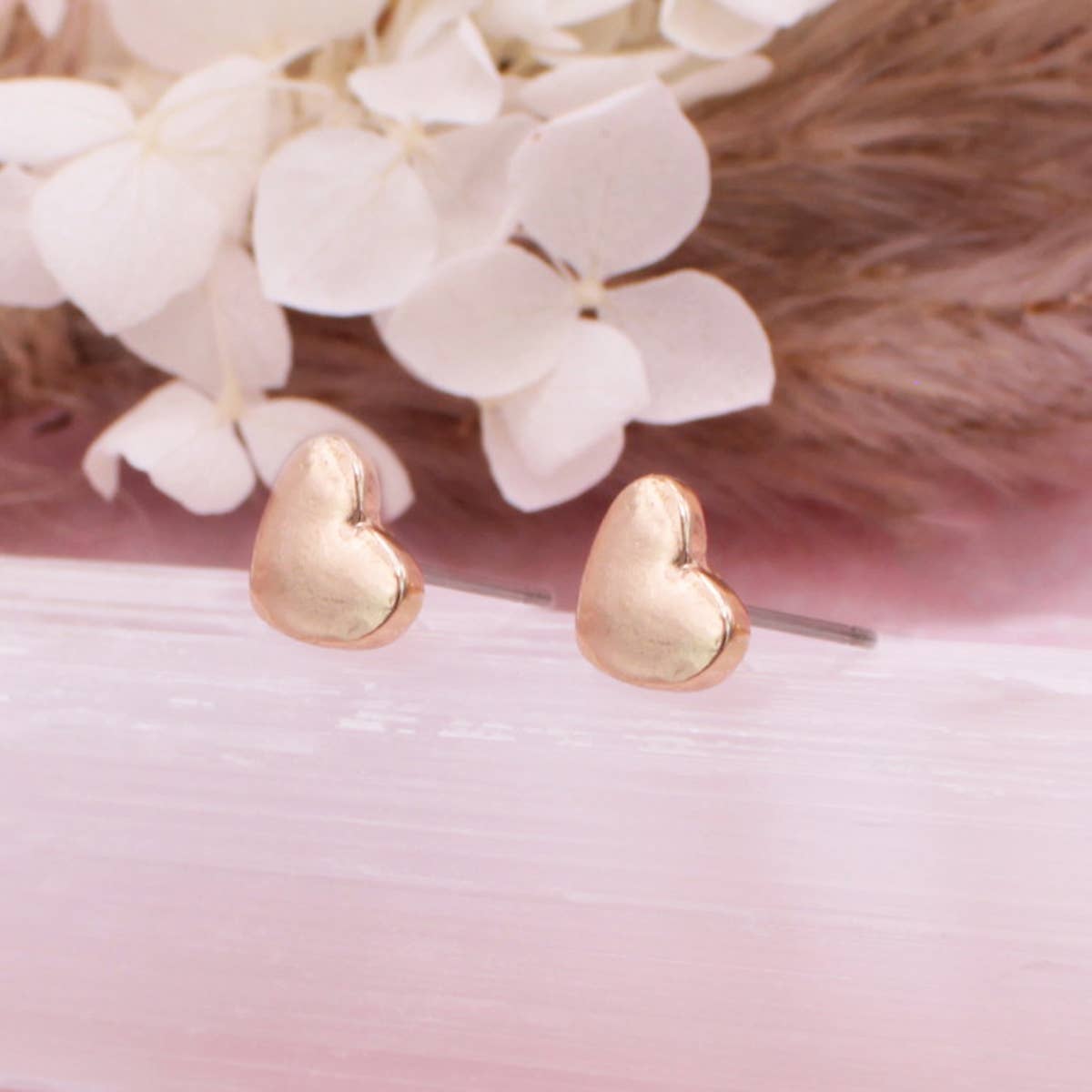 ZAD jewelry The Kiss Fine Art Gold Heart Earrings