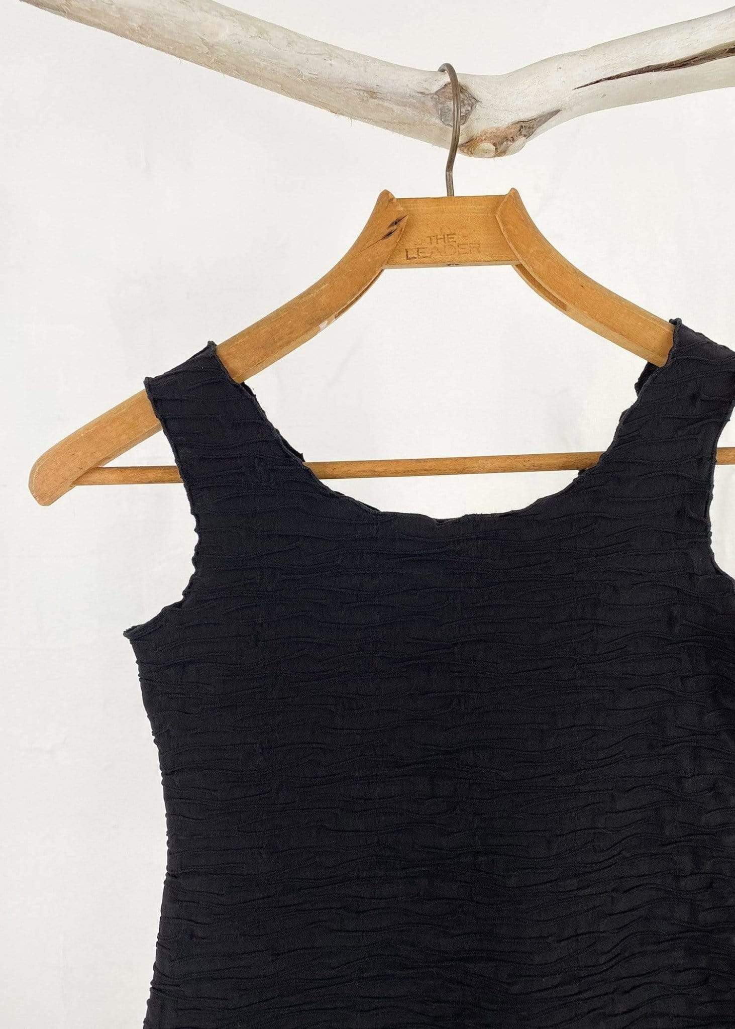 Black Crinkle Charming Tank Top – Haystacks