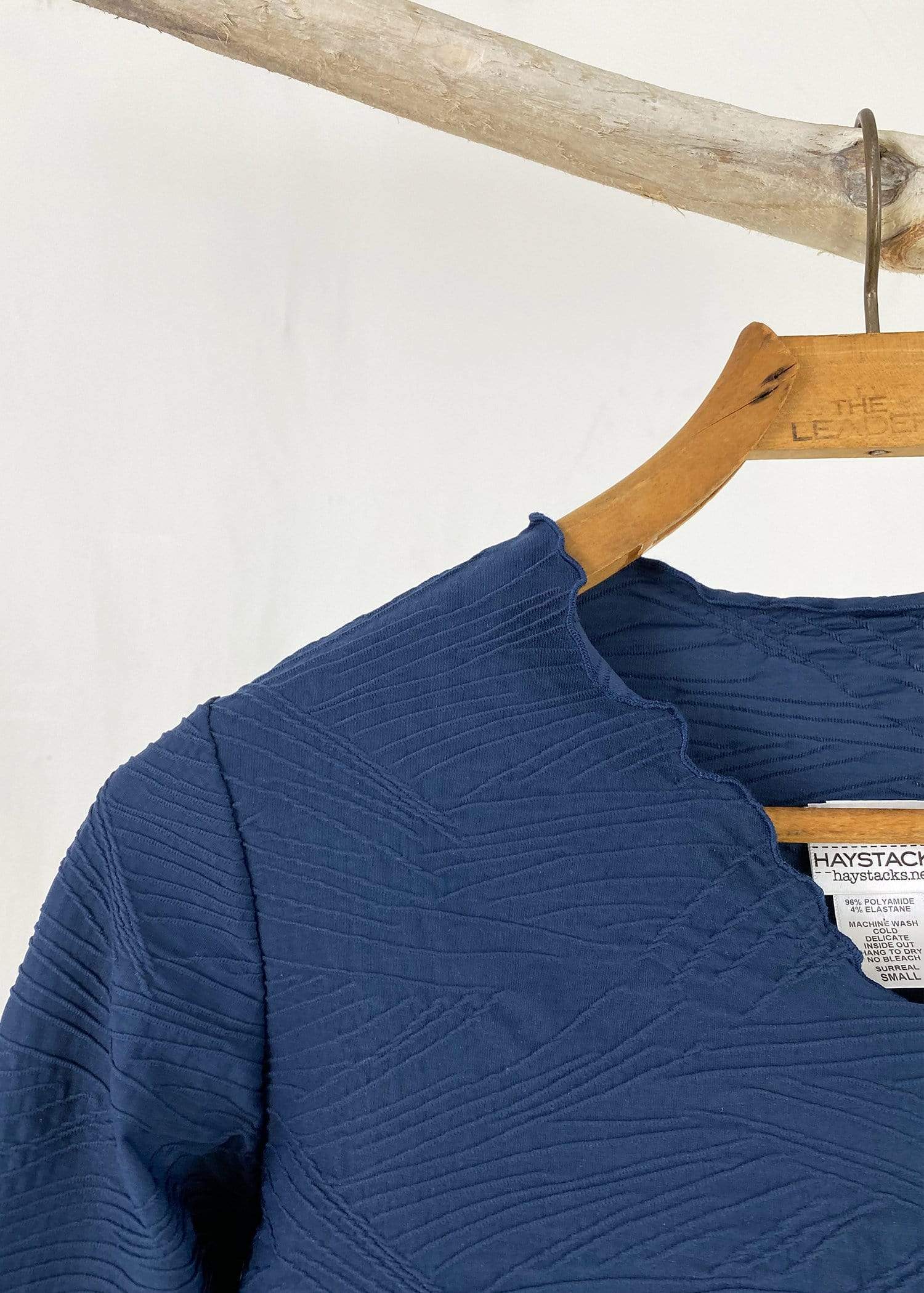 Haystacks top Navy Pentagono Textured Surreal Top